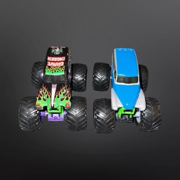 2 Hot Wheels Monster Jam Grave Digger & Legend Grave Digger 1:64 Scale A25 - Picture 2 of 9